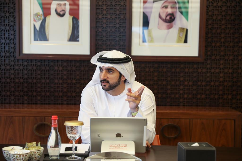 حمدان بن محمد يصدر قراراً بشأن "السجل الموحد لموظفي حكومة دبي"
